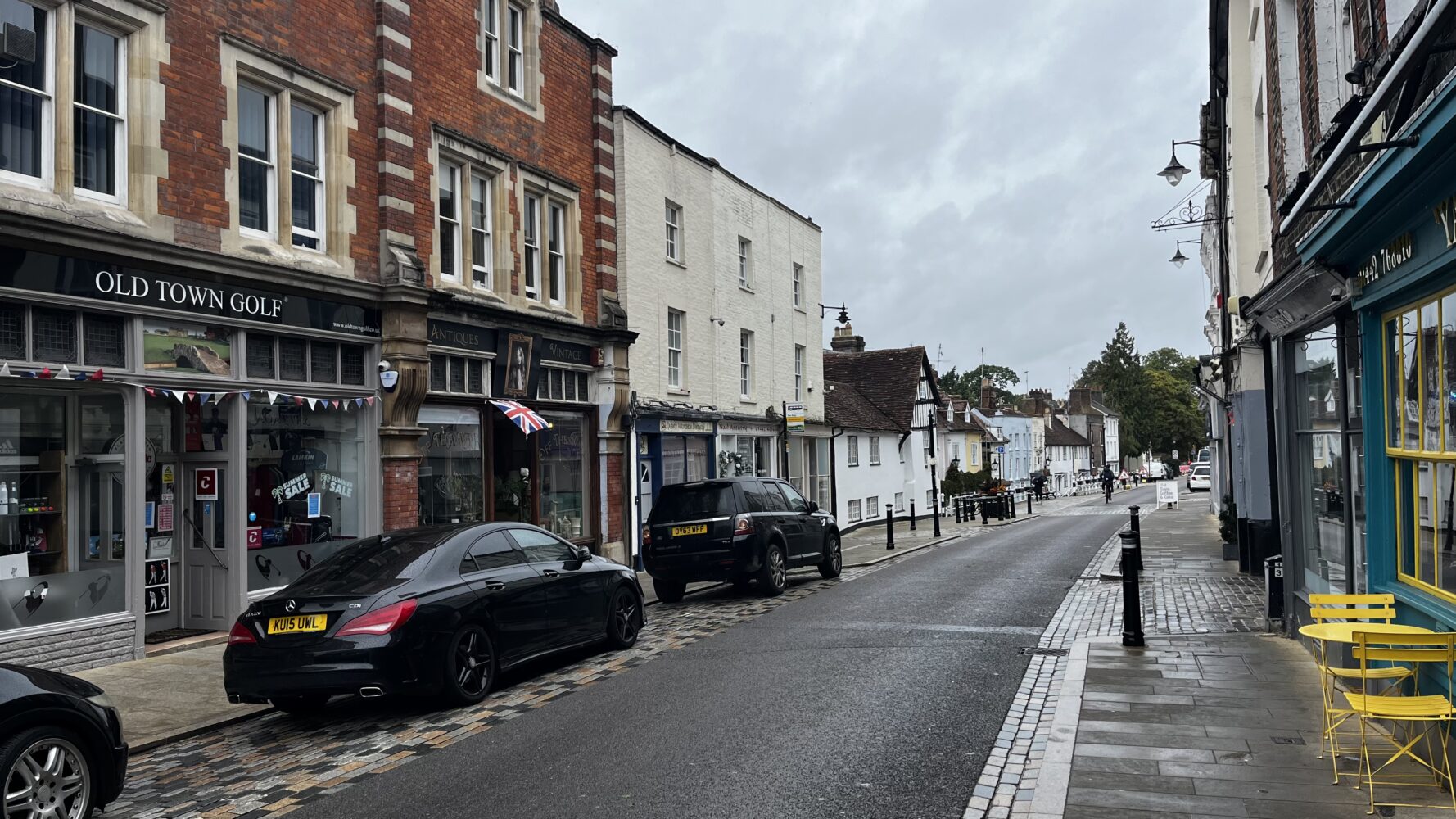 Image of Hemel Hempstead's old town high street in the winter rain.
